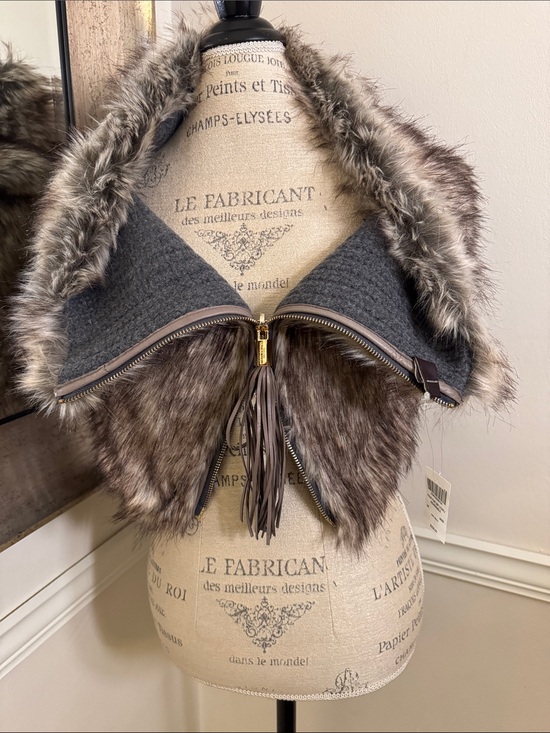 henri bendel Accessories - henri bendel Brown Faux Fur & Cashmere Reversible Collar with Tassel Zip Pull